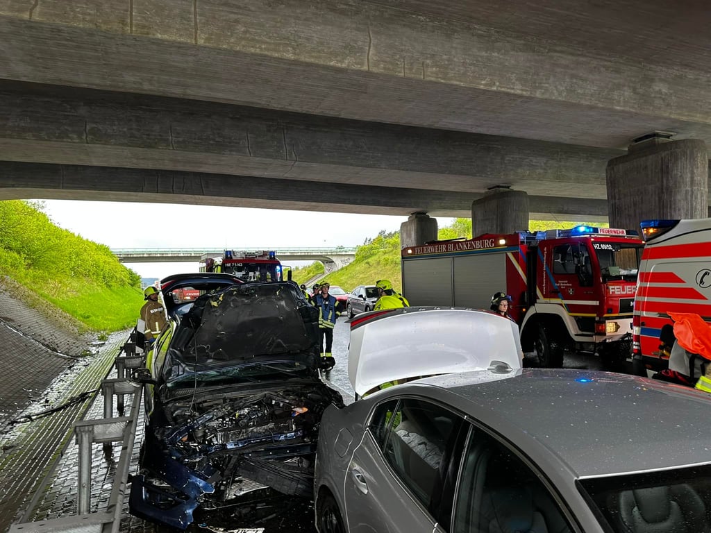 Mehrere Fahrzeuge waren auf Höhe der Abfahrt nach Thale auf der A36 ineinandergefahren.