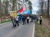 Am Ostermontag protestierten Anwohner und die Bürgerinitiative gegen das Vorhaben der Bundeswehr im Zeitzer Forst.