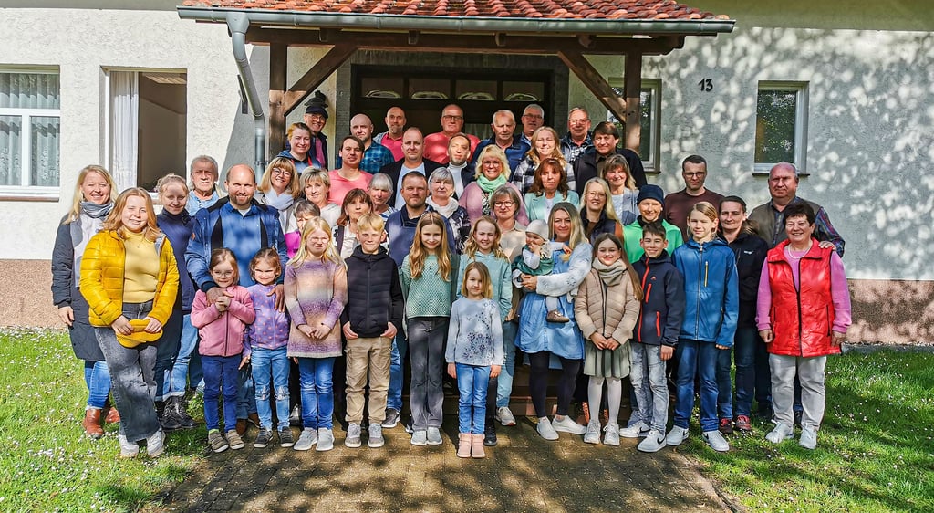 Zum Treffen der Löttge-Nachfahren kamen etwa 60 Gäste nach Buchwitz, wo der Ursprung der Familie ist.