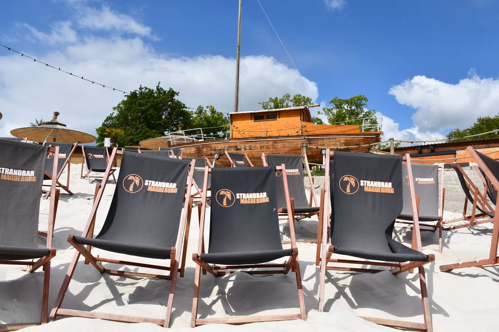 Die Strandbar am Magdeburger Petriförder startet in die Freiluftsaison 2024.