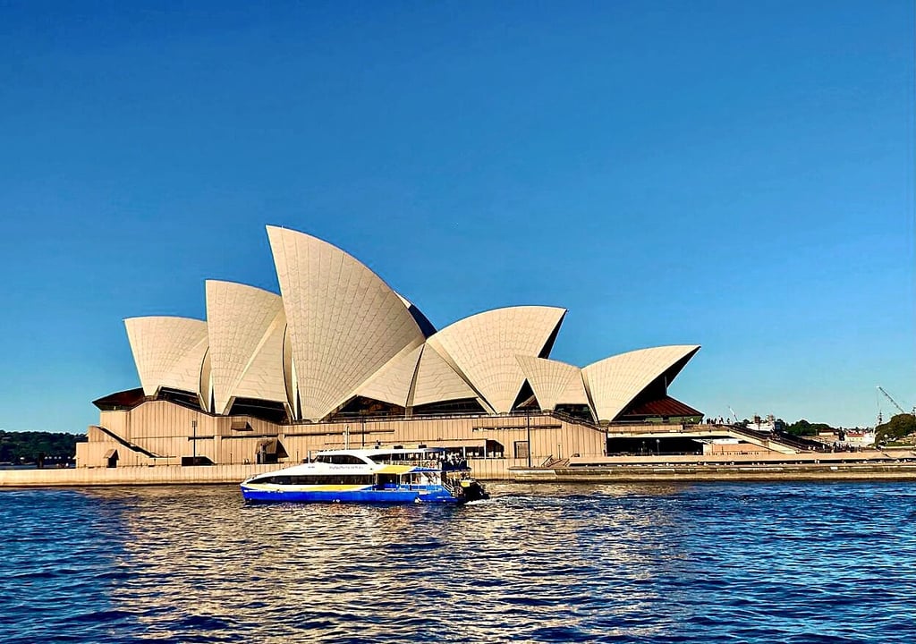 Und noch ein berühmtes Beispiel: Die Oper in Sydney ist 51 Jahre alt und gehört nach wie vor zu den markantesten Gebäuden der Welt. Der Entwurf kam von dem Dänen Jørn Utzon.
