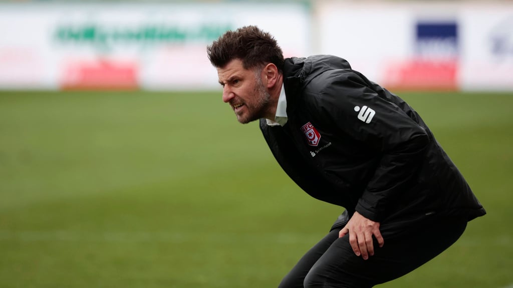 Stefan Reisinger ist seit drei Wochen HFC-Trainer und emotional an der Seitenlinie dabei.