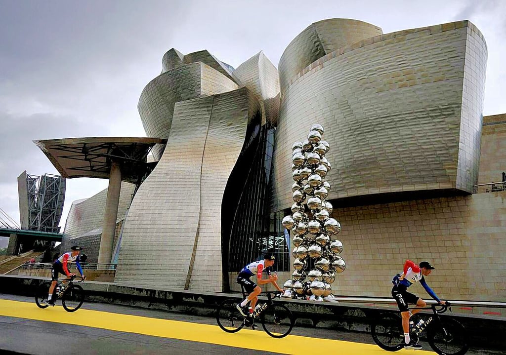 Spektakulär wie das Guggenheim-Museum in Bilbao soll das Zukunftszentrum werden - mit einer eigenen, unverwechselbaren Architektur. Das Guggenheim-Museum wurde 1997 fertigestellt. Entworfen hatte es der US-amerikanische Architekt Frank O. Gehry.