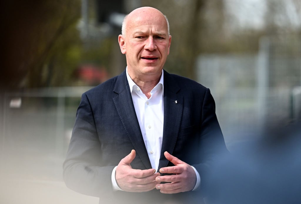 Berlins Regierender Bürgermeister Kai Wegner (CDU) gibt ein Statement ab.