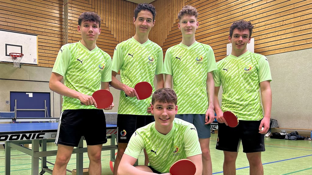 Für das Norbertusgymnasium in Magdeburg spielen (hinten v. l.) Oliver Gradowski, Fabian Semrau, Richard Ertmer, Gianluca Currenti und Christopher Wenzel (vorn).