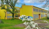 Die Schule an der Tolstoiallee in Bernburg steht nach einem Giftfund weiter leer.