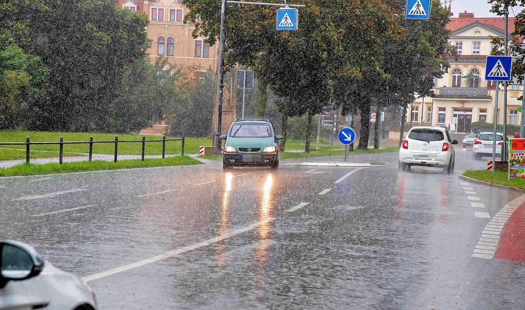 Starkregen wird auch in Naumburg in Zukunft öfter fallen. Darauf muss sich die Stadt vorbereiten.