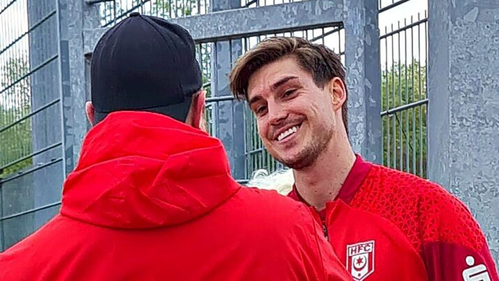 Andor Bolyki (r.) ist zurück im Profi-Training des Halleschen FC.