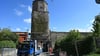 Nach dem Brand des historischen Neutorturms in Arnstadt hat die Einrüstung des Turms zum Wiederaufbau begonnen.