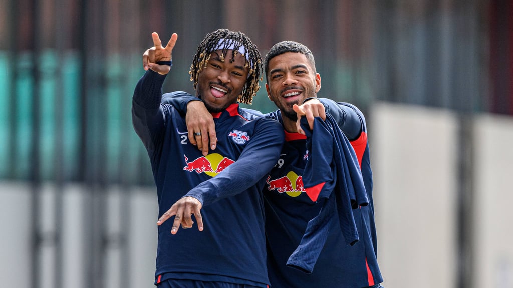 Best friends bei RB Leipzig: Mohamed Simakan und Benjamin Henrichs (v.l.)