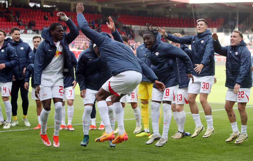 Wer von den RB-Spielern, die hier den Sieg gegen Heidenheim feiern, ist kommende Saison noch da?