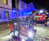 Mit einer Drehleiter rückte die Feuerwehr am Montag  zur Straße Unterm Hagen aus.