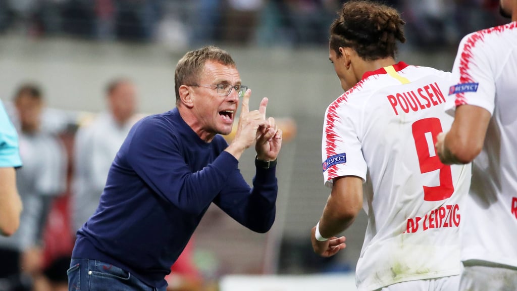 Ralf Rangnick (l.) und Yussuf Poulsen bei einem RB-Spiel 2018.