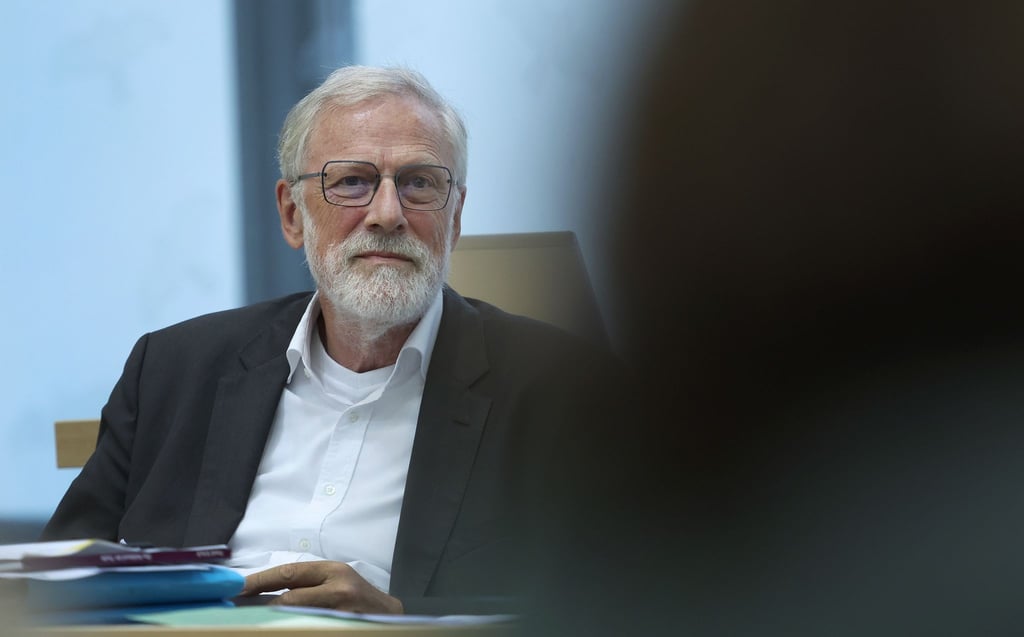 Staats- und Kulturminister Rainer Robra (CDU) während einer Landtagsdebatte.