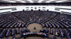 Mitglieder des Europäischen Parlaments stimmen über ein neues Gesetz ab.