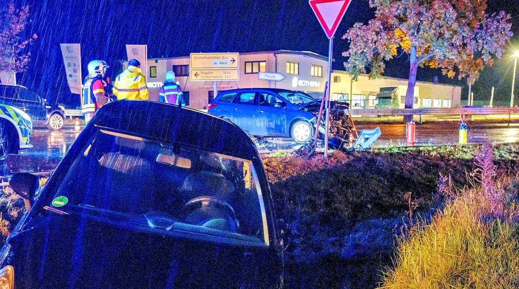 Bei einem Unfall in Gräfenhainichen waren im Oktober an der Auffahrt zur B 100 am Gewerbegebiet West zwei Pkw zusammengestoßen.
