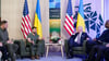Wolodymyr Selenskyj, Präsident der Ukraine schreibt auf der Plattform X (vormals Twitter): „Diese Abstimmung stärkt Amerikas Rolle als Leuchtturm der Demokratie und als Führer der freien Welt.“