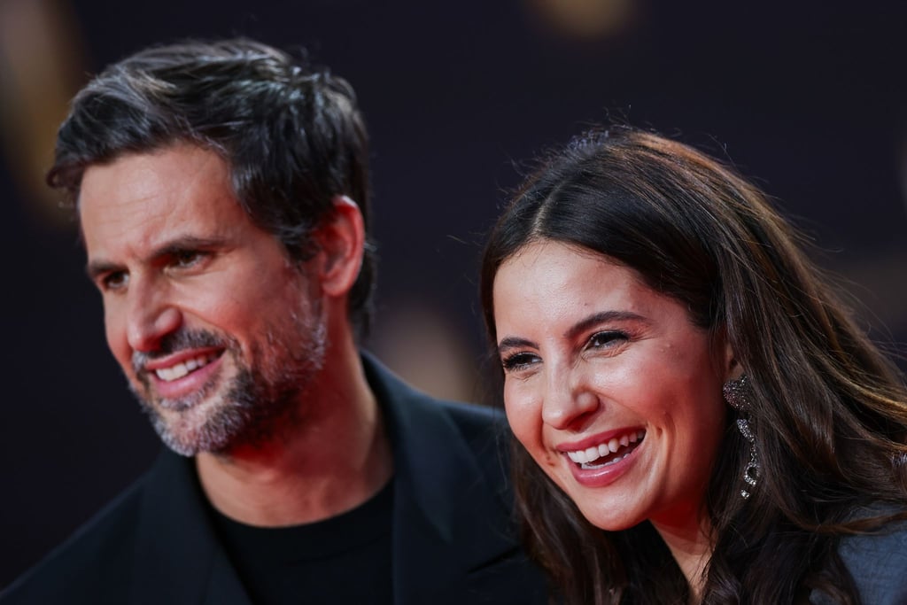 Chryssanthi Kavazi und ihr Ehemann Tom Beck kommen zur Verleihung der Deutschen Fernsehpreise 2023 ins Coloneum.
