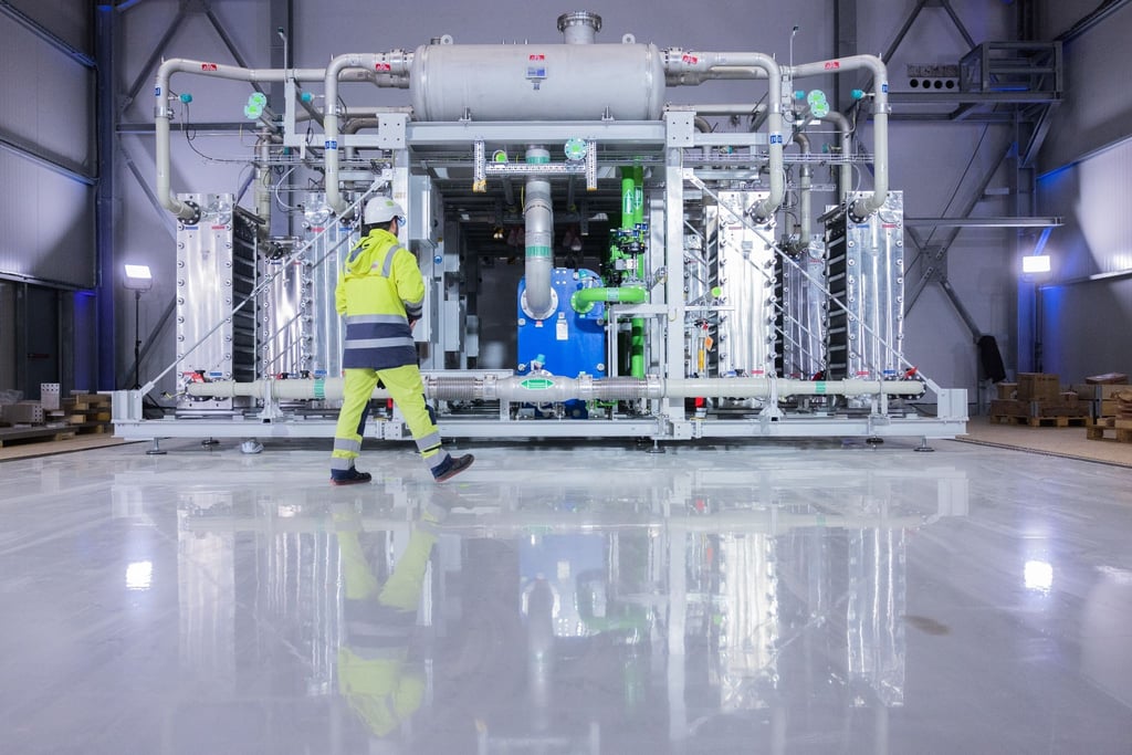 Ein Elektrolyseur für die Herstellung von grünem Wasserstoff bei Air Liquide in Oberhausen.