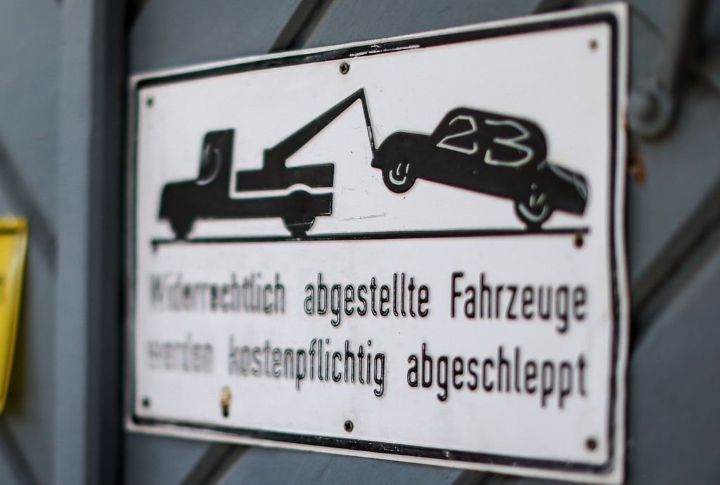 Letzte Warnung: Wer die Augen vor dem Parken und Verlassen des Autos gut aufmacht, kann sich viel Ärger sparen.