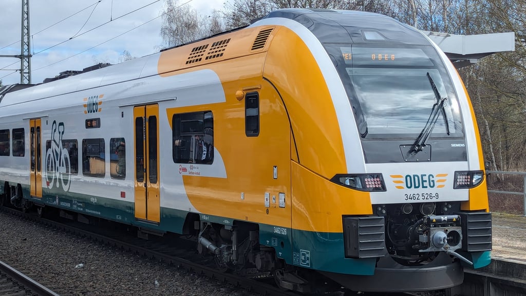 Erneut wurde ein Regionalexpress der Odeg Ziel von Fan-Vandalismus: Eine kleine Gruppe FCM-Anhänger benahm sich auf der Reise zum Spiel bei Hansa Rostock daneben.