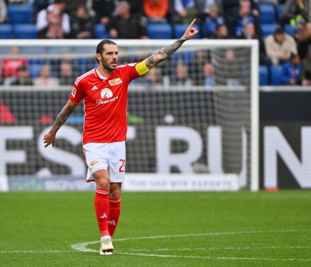 Christopher Trimmel von Union Berlin gestikuliert.