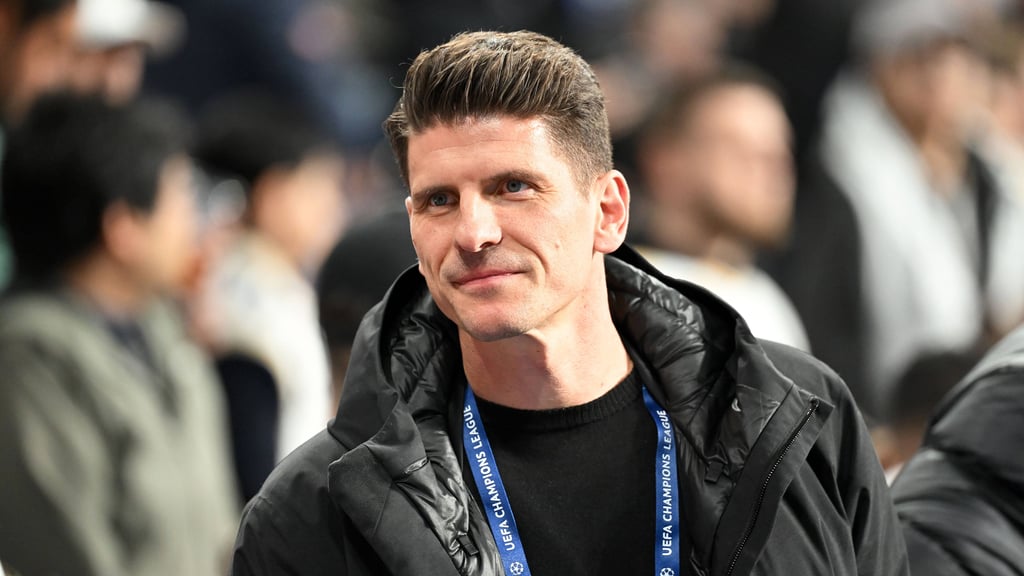 Mario Gomez, Technischer Direktor Red Bull Soccer International, besucht ein RB-Spiel.