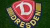 Blick auf das Dynamo Dresden Wappen.