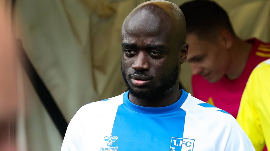 Gegen den Hamburger SV lief der 1. FC Magdeburg in seinen Sondertrikots auf. Kapitän Condé schwärmt vom limitierten Kleidungsstück.