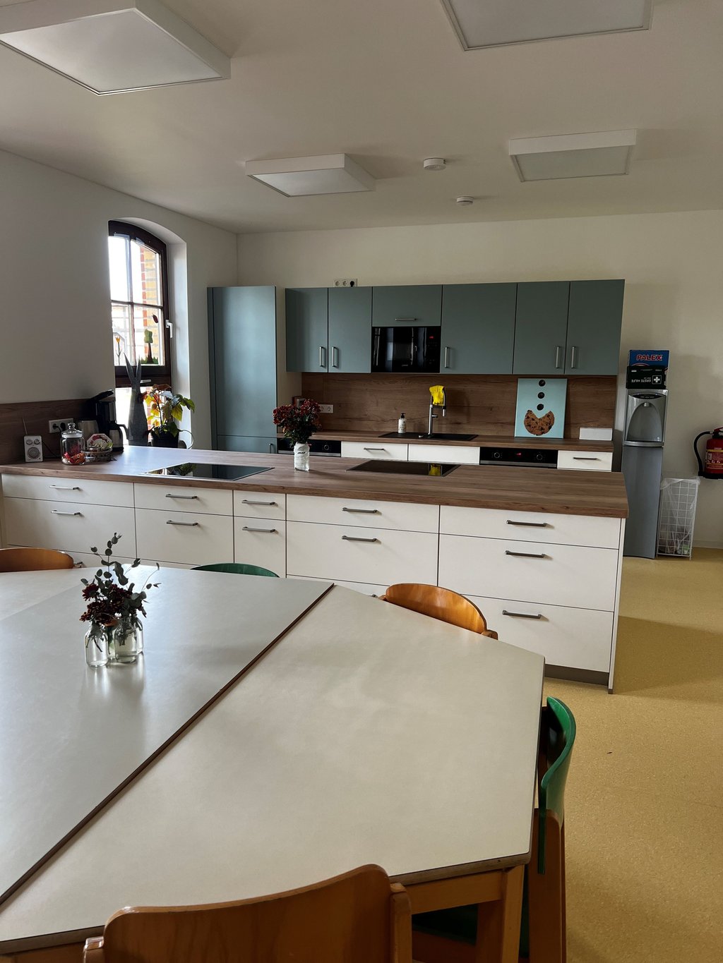 Die Küche bietet genug Platz, um gemeinsam mit den Kindern zu kochen.
