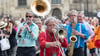 Dixieland-Parade zum Abschluss des 51. Internationales Dixieland Festival in Dresden. Die Oldtime-Jazz - Veranstaltung aus Sachsens Landeshauptstadt ist europaweit als "Hauptstadt des Dixieland" bekannt und zieht jedes Jahr tausende Besucher an.