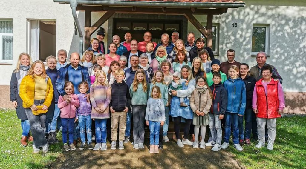 Zum Treffen der Löttge-Nachfahren kamen etwa 60 Gäste nach Buchwitz, wo der Ursprung der Familie ist.