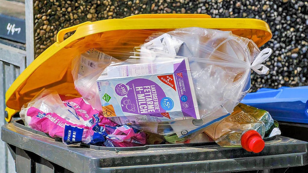 Die Abfuhr der Gelben Tonnen ist bereits bezahlt. Zusatzverträge oder -gebühren sind unrechtmäßig, teilt der Kreis Stendal mit.