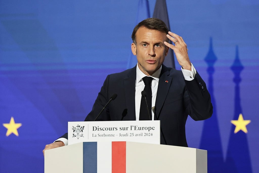 Der französische Präsident Emmanuel Macron fordert eine europäische Verteidigungsstrategie mit einer gemeinsamen Rüstungsindustrie und einer über Fonds der EU finanzierte beschleunigte Aufrüstung.