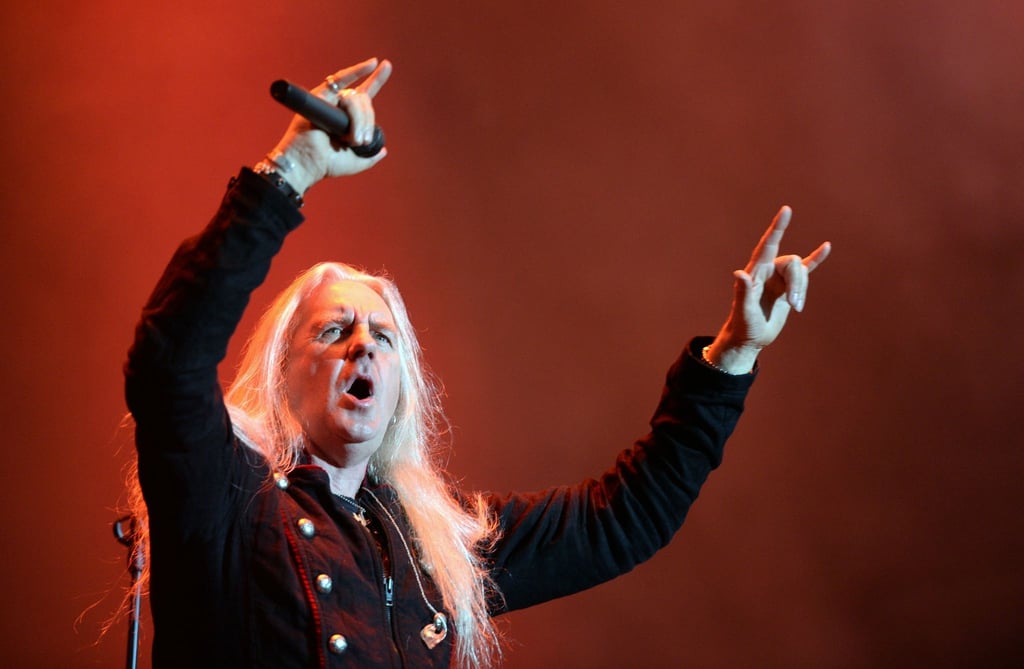 Peter „Biff“ Byford steht mit seiner Band Saxon in Wacken auf der Bühne.