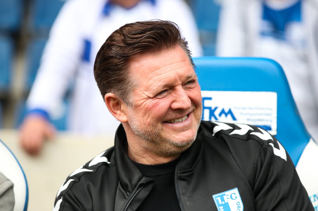 Christian Titz beantwortete bei der Pressekonferenz des 1. FC Magdeburg Fragen einiger Nachwuschreporter. Dabei plauderte der Trainer etwas aus dem Nähkästchen.