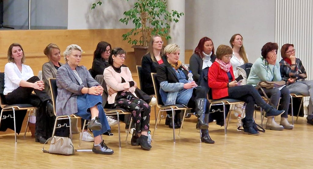 Jerichows Bürgermeisterin Cathleen Lüdicke, besorgte Brettiner und Eltern waren bei der Kreistagssitzung am Mittwochabend dabei