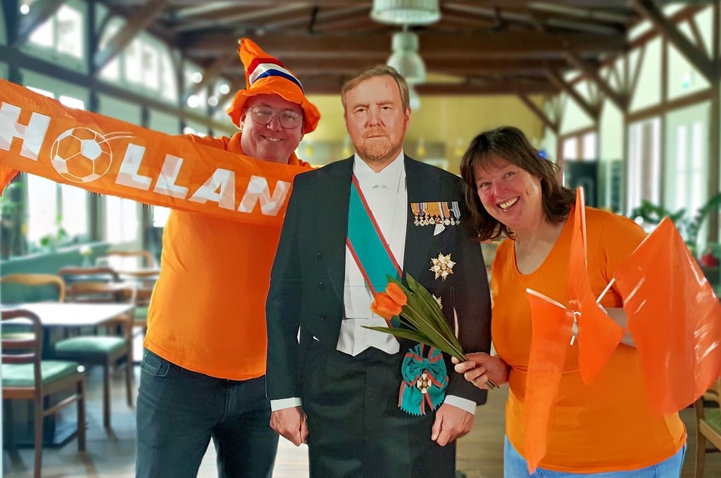 Sie sind vorbereitet: Edward Vernhout und Ingrid Lukens wollen mit ihren Gästen am Samstag den niederländischen Königstag feien.