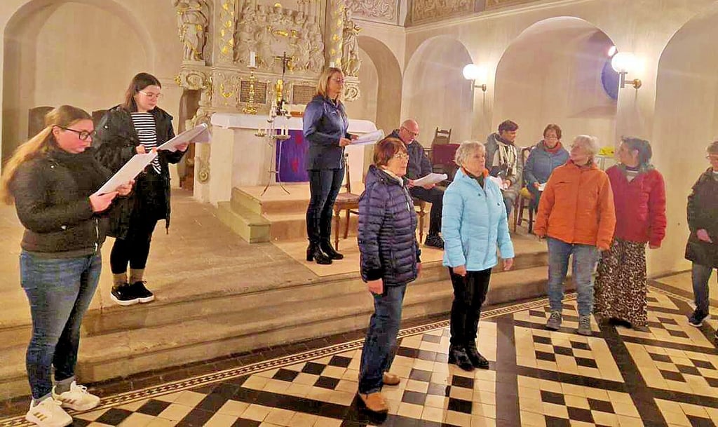 Die ersten Proben finden längst statt. An dem Ort, wo später auch die Aufführung über die Bühne geht: in der Pretzscher Kirche.