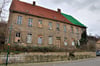 Das Haupthaus des Amtshofs in Langenstein.  Das und die anderen Gebäude des Komplexes befinden sich in keinem guten Zustand.