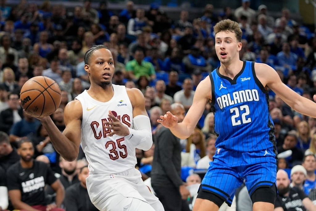 Franz Wagner (r) konnte mit Orlando in den NBA-Playoffs gewinnen.
