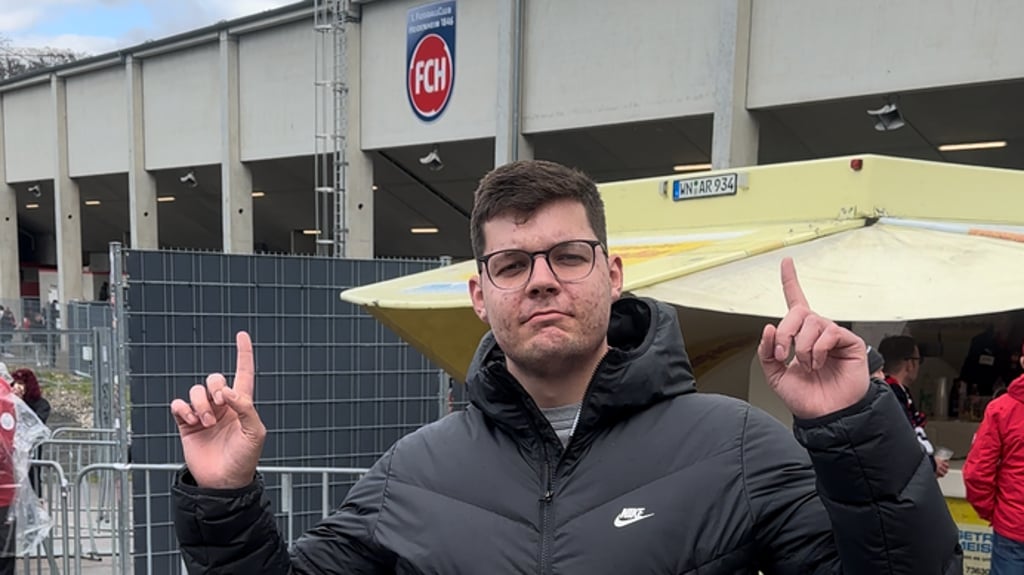 RB-Fan Johannes vor dem Heidenheimer Stadion.