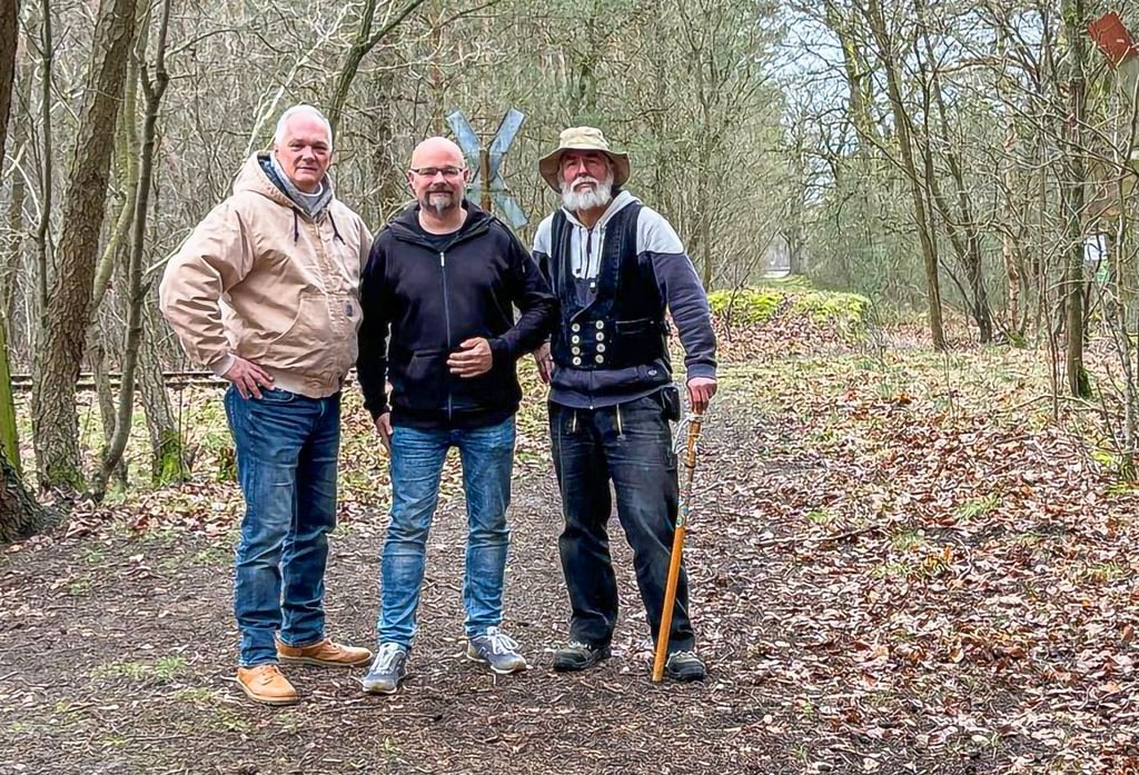 Michael Gebhardt (von links), Sven Winkelmann und Christian Paetz brechen am 26. Mai zu einer Wanderung entlang der Ohre auf. Sie wollen auf die Verschmutzung durch Plastikmüll aufmerksam machen.