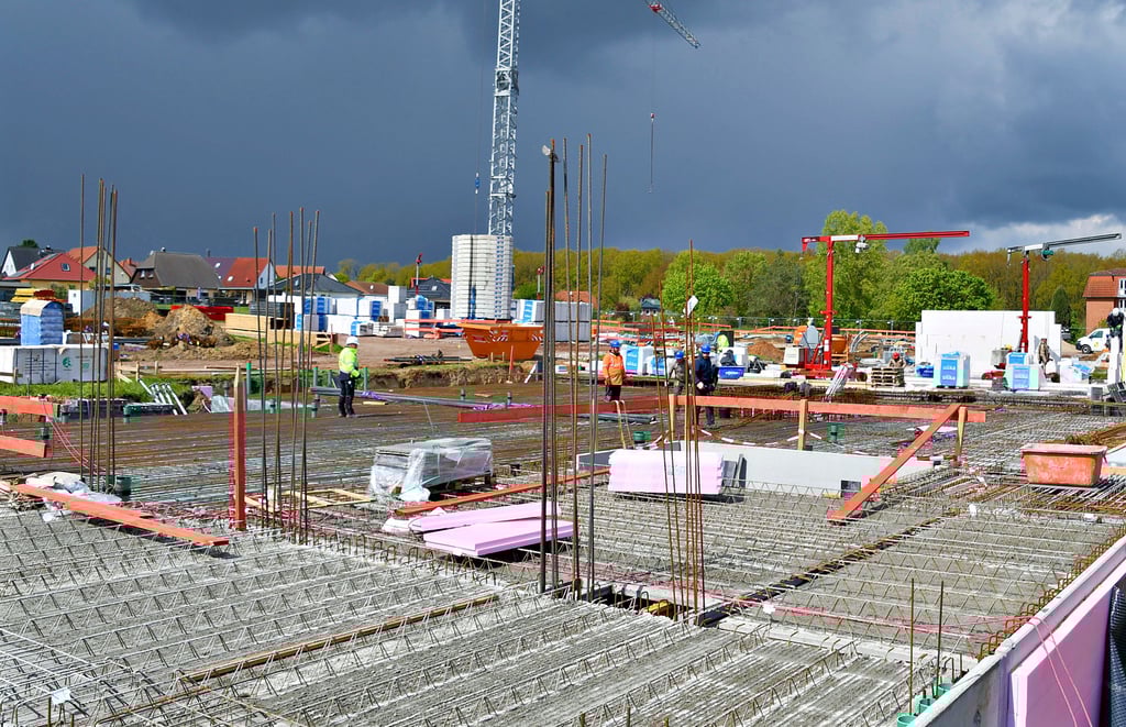 Noch sieht es nicht danach aus, aber auf der Großbaustelle, die sich momentan am Lerchenweg befindet, sollen einmal 138 Wohnungen entstehen.
