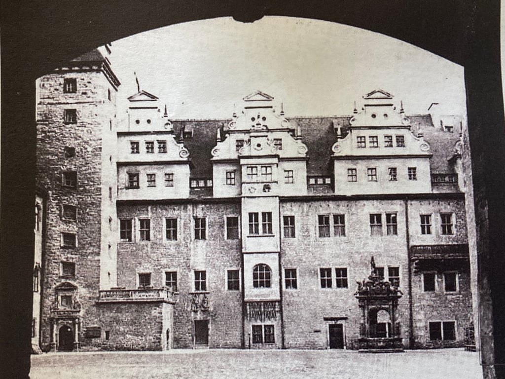 Seit 1970 hat die Musikschule im wiederhergestellten Ostflügel von Schloss Merseburg Räume für den Musikunterricht.