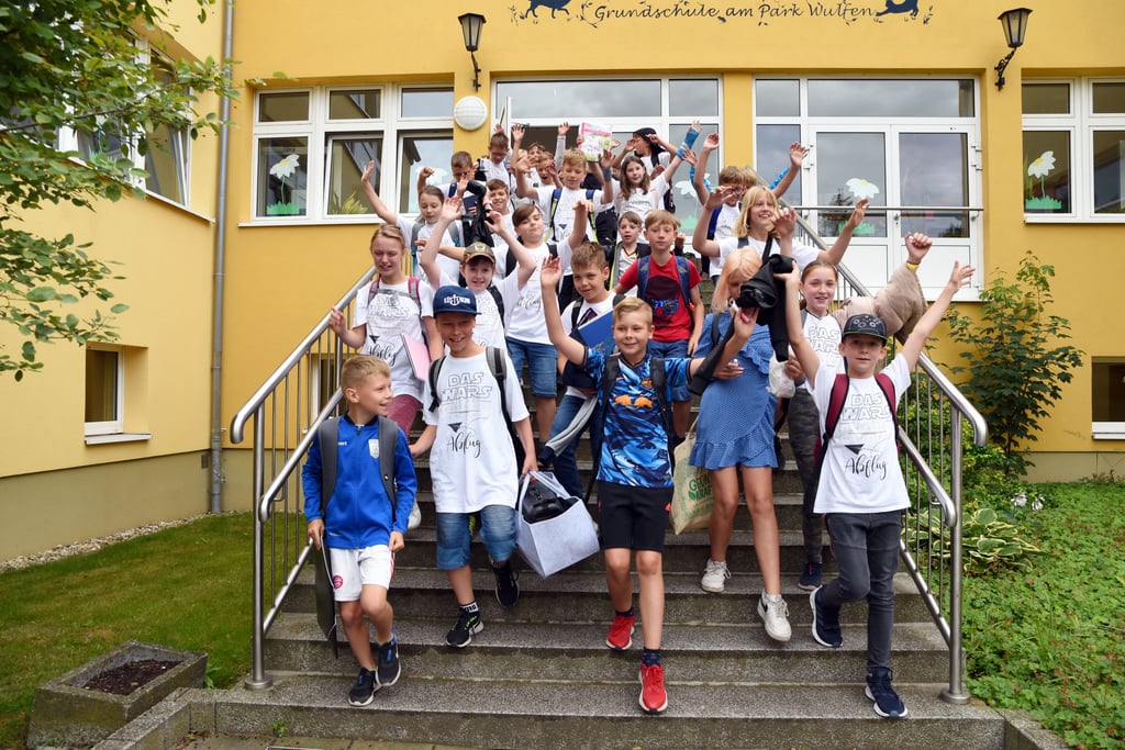 Die Kinder der Grundschule Wulfen freuen sich über den Ferienbeginn. Bald können sie sich auch über die Sanierung ihres Hortes freuen.