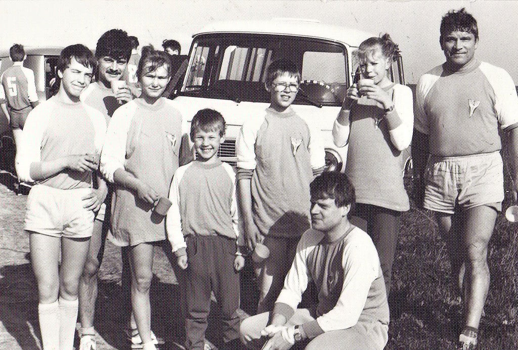 Die Winterfelder Laufgruppe mit Siegbert Klaffer (rechts) in den 1980er Jahren. Mit dabei waren Lars Schulz (von links), Lutz Klaffer, Claudia Eder, Thomas Gottschall, Jörn Schulz, Achim Klaffer, Kathleen Lütkemüller.