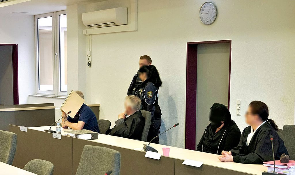 Der Ehemann und seine Freundin sind vor dem Landgericht in Dessau angeklagt. Das Urteil könnte bald fallen.