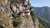 Blick auf das buddhistische Tigernest-Kloster in Bhutan: Touristen müssen nun keine Auslandsreise-Krankenversicherung nachweisen, um ins Land reisen zu können.