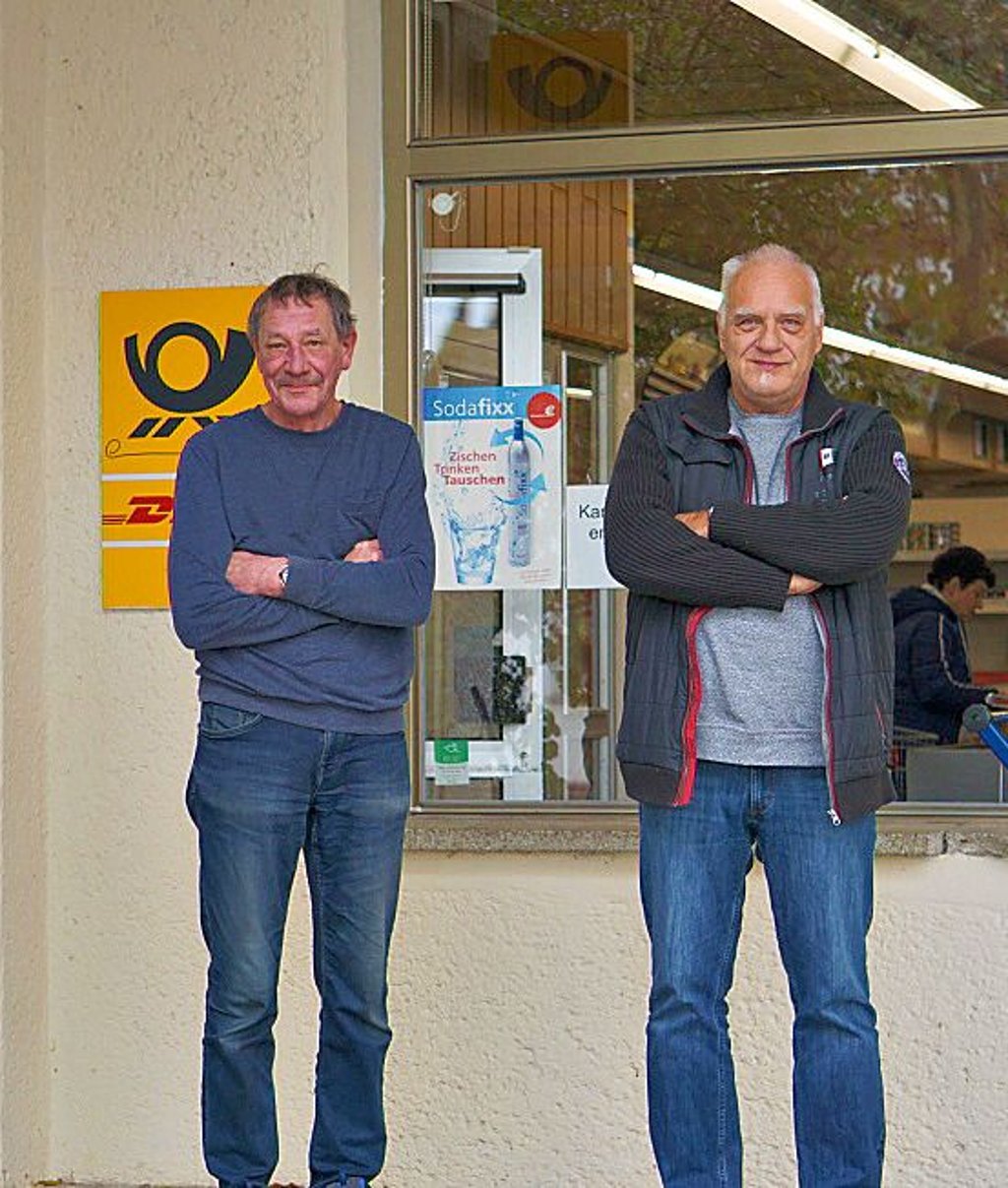 Ortsbürgermeister Mario Willer (r.) mit dem bisherigen Marktbetreiber Udo Scholz